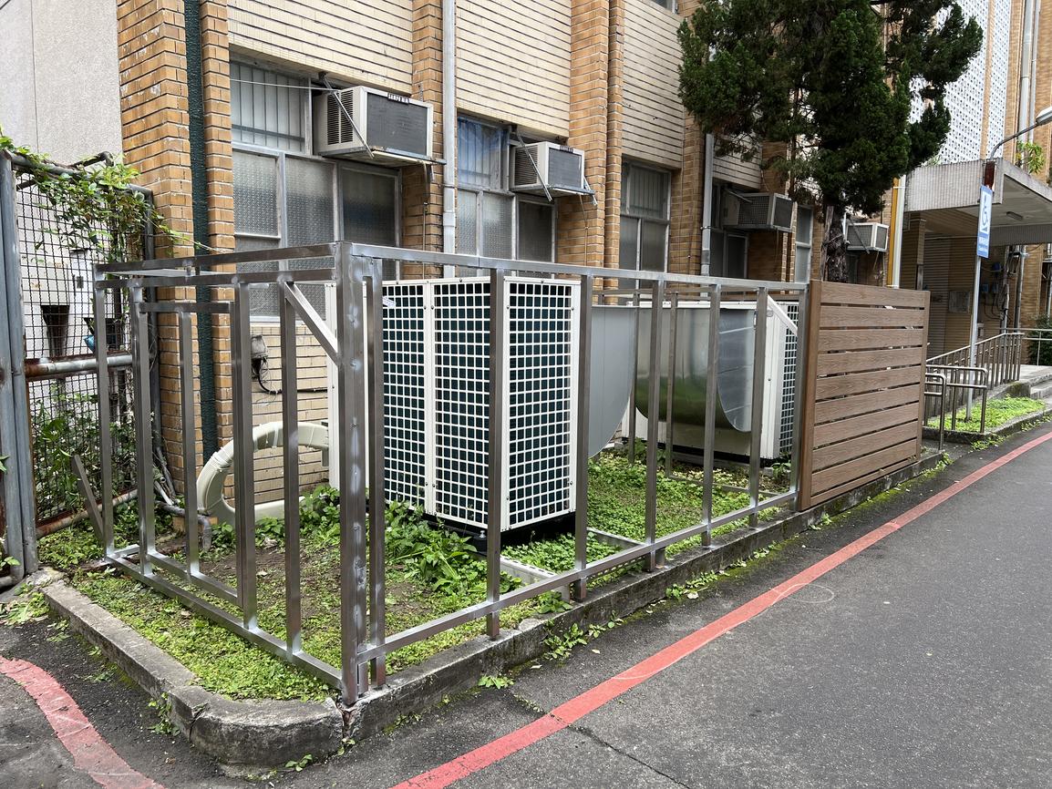 牆板,圍籬欄杆 圍籬,機電設備美化 施工中 清晰 TK柚木 台北 台大 台北-台大-電機一館-威利-冷氣格栅-TK02+US20